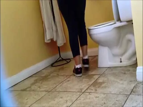 Pakistani girl shitting in public bathroom