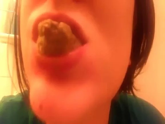 576px x 432px - 18 year old eating poop in close up